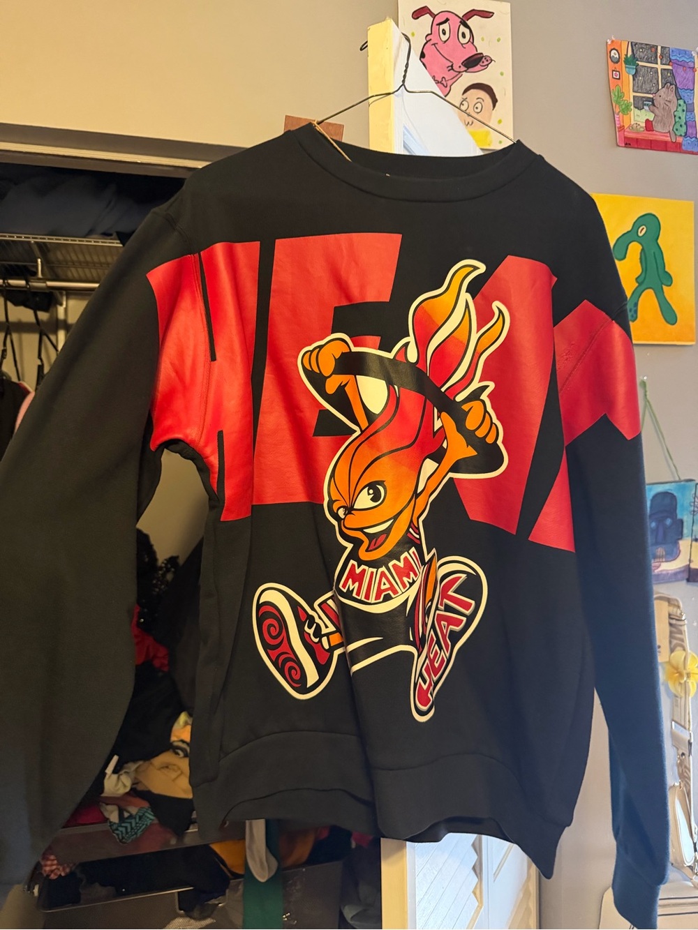 Mitchell & Ness Black and Red Miami Heat Graphic Crewneck